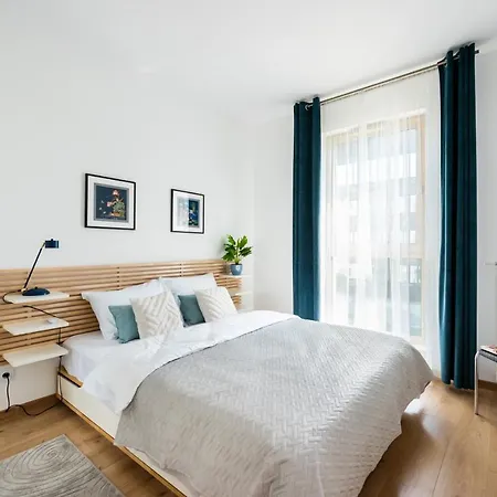 Lotnisko Chopina Comfort アパート *